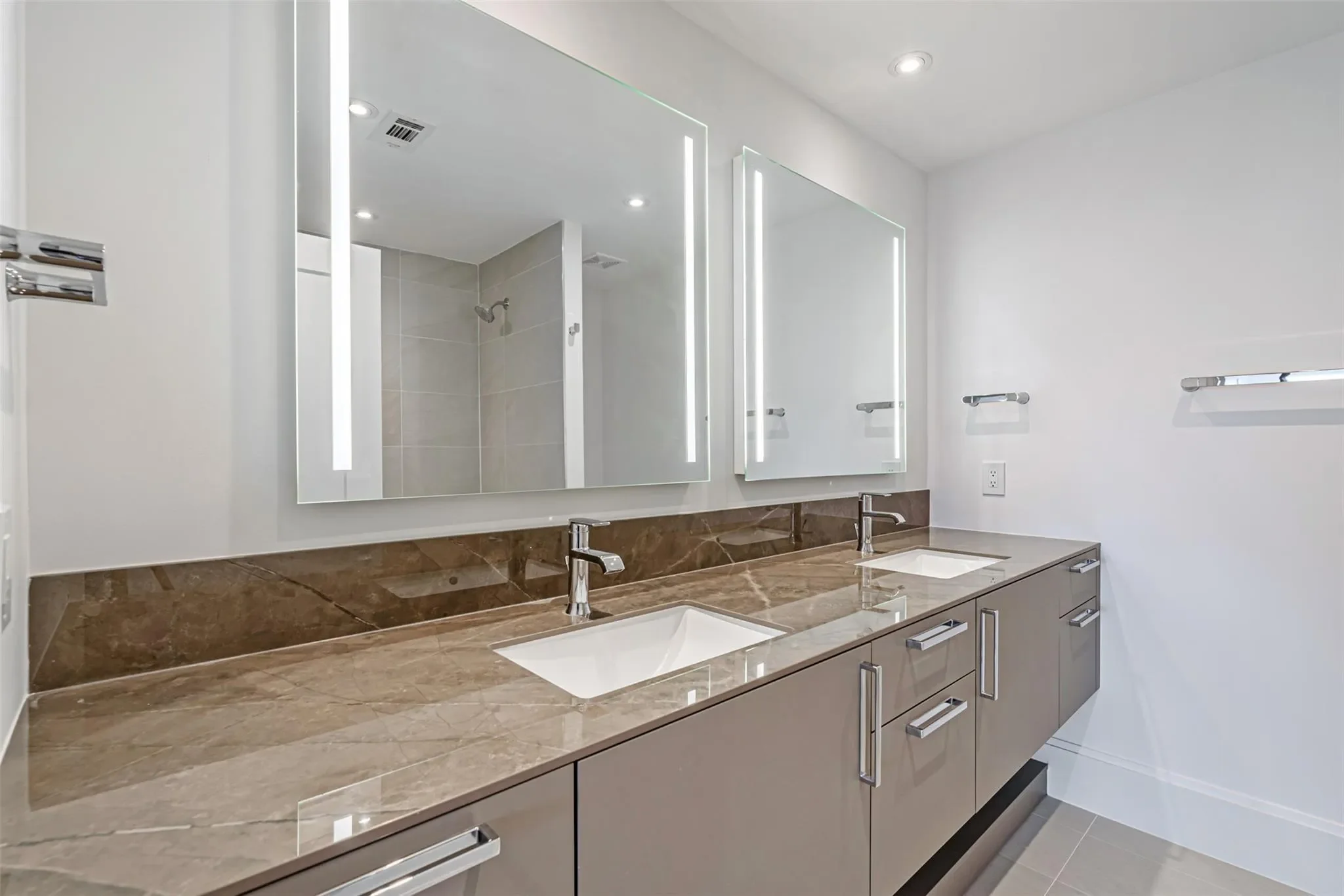 1701 Hermann Drive 34L, Houston, Texas, United States. - Photo 19