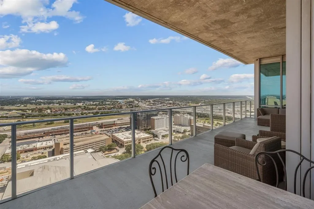 1301 Throckmorton Street 2402, Fort Worth, Texas, United States. - Photo 32