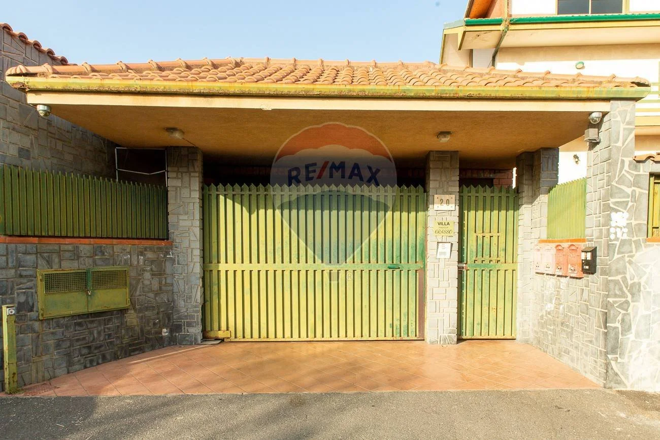 Exterior photo 7