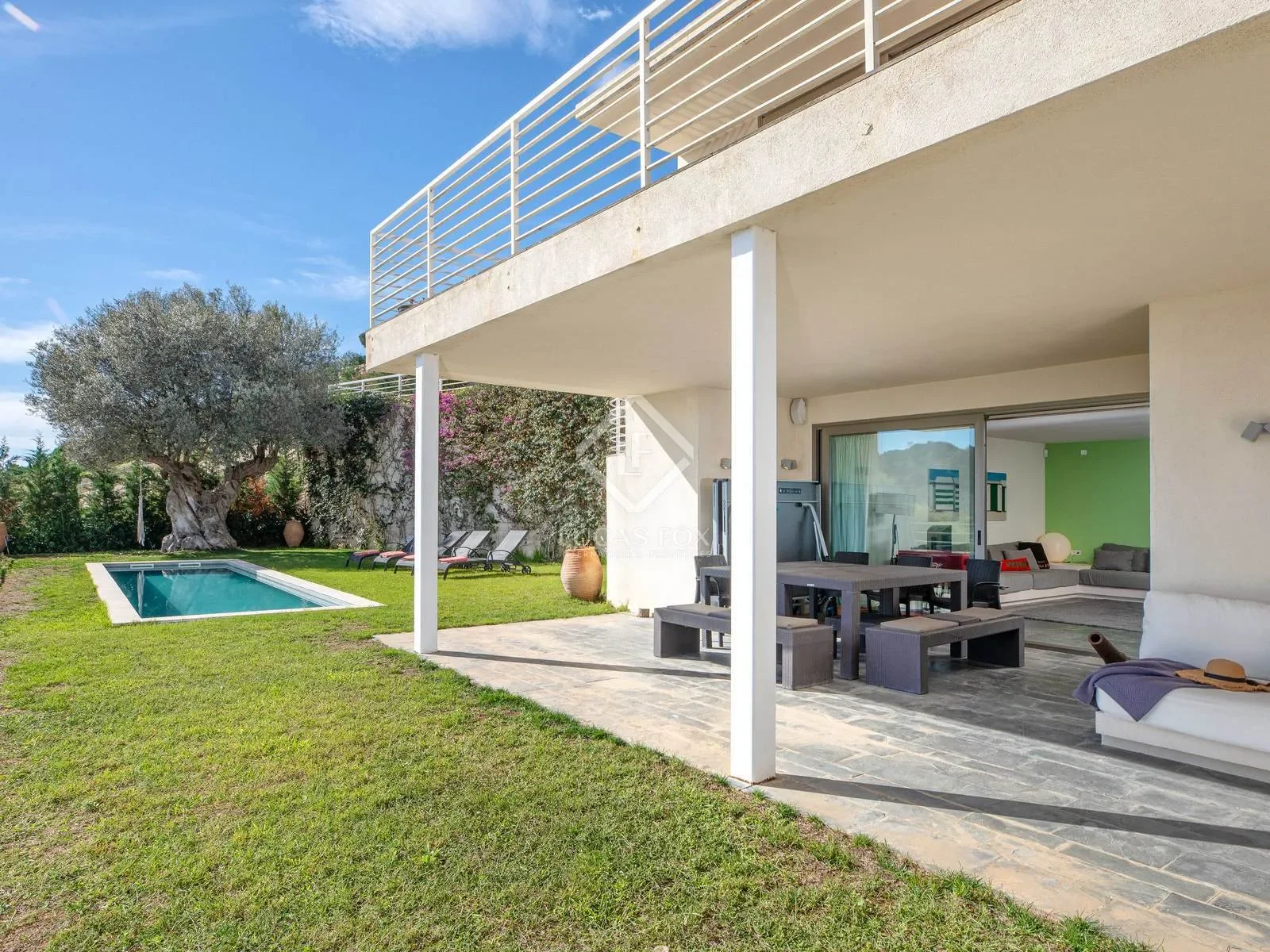 Exterior photo 10