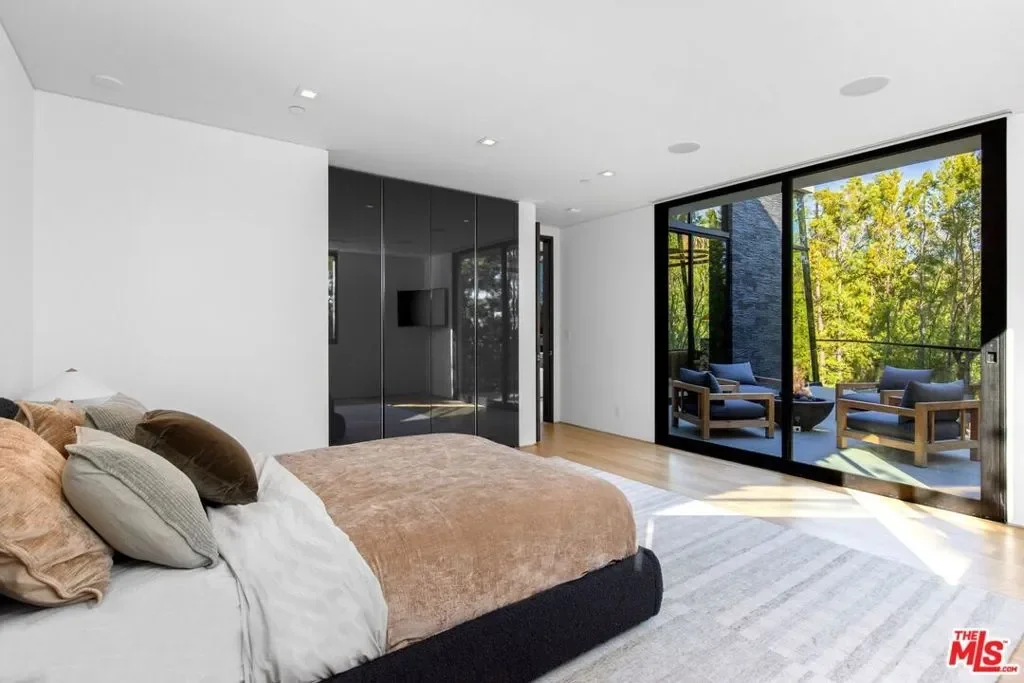 1317 Londonderry Place, Los Angeles, California, United States. - Photo 24