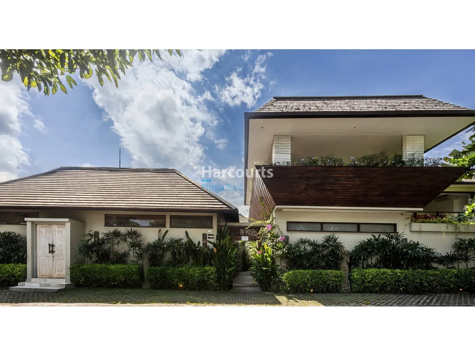 Exterior photo 4