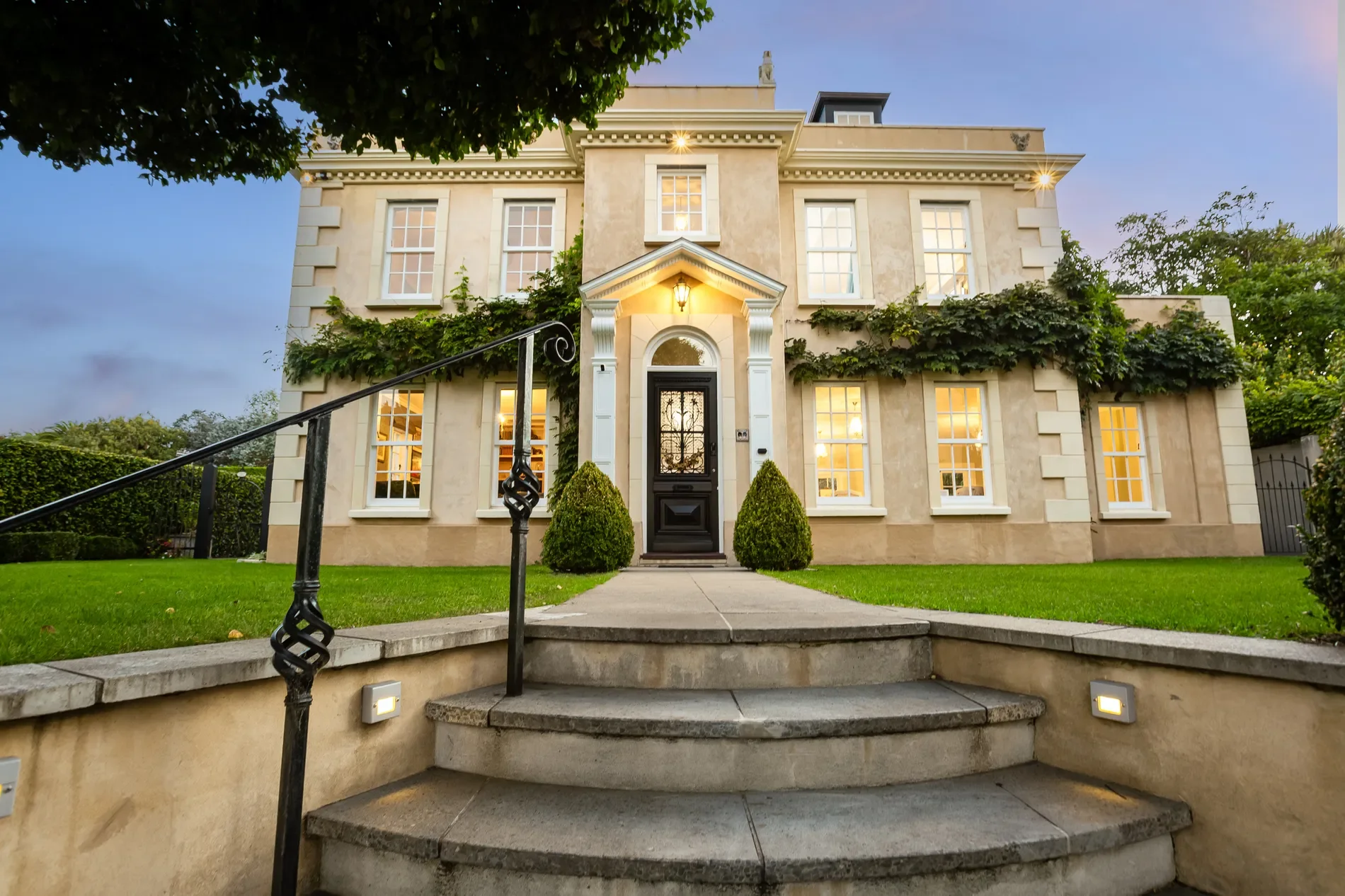 Exterior photo 9