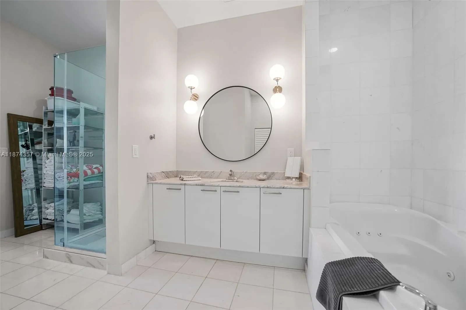 2001 Meridian Av 509, Miami Beach, Florida, United States. - Photo 14