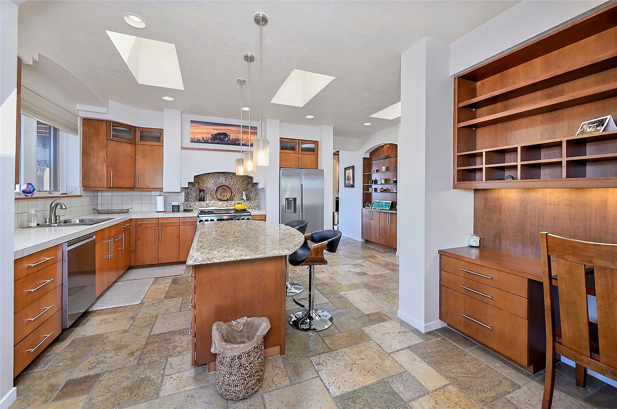 570 Via Arista, Santa Fe, NM 87506, Santa Fe, New Mexico, United States. - Photo 12