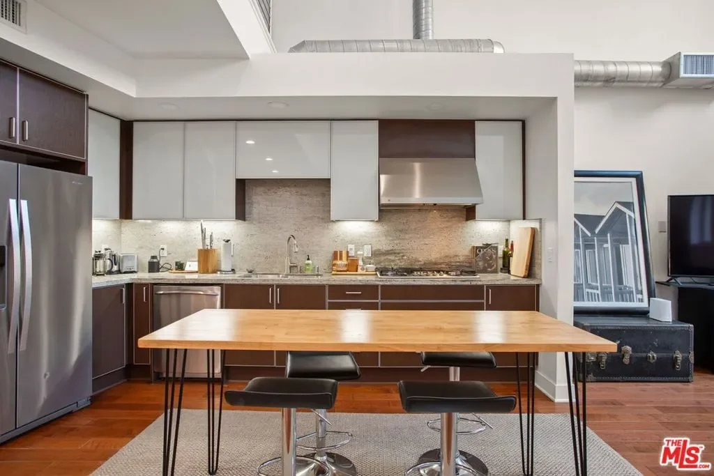 25 Delancy, Irvine, California, United States. - Hero Image