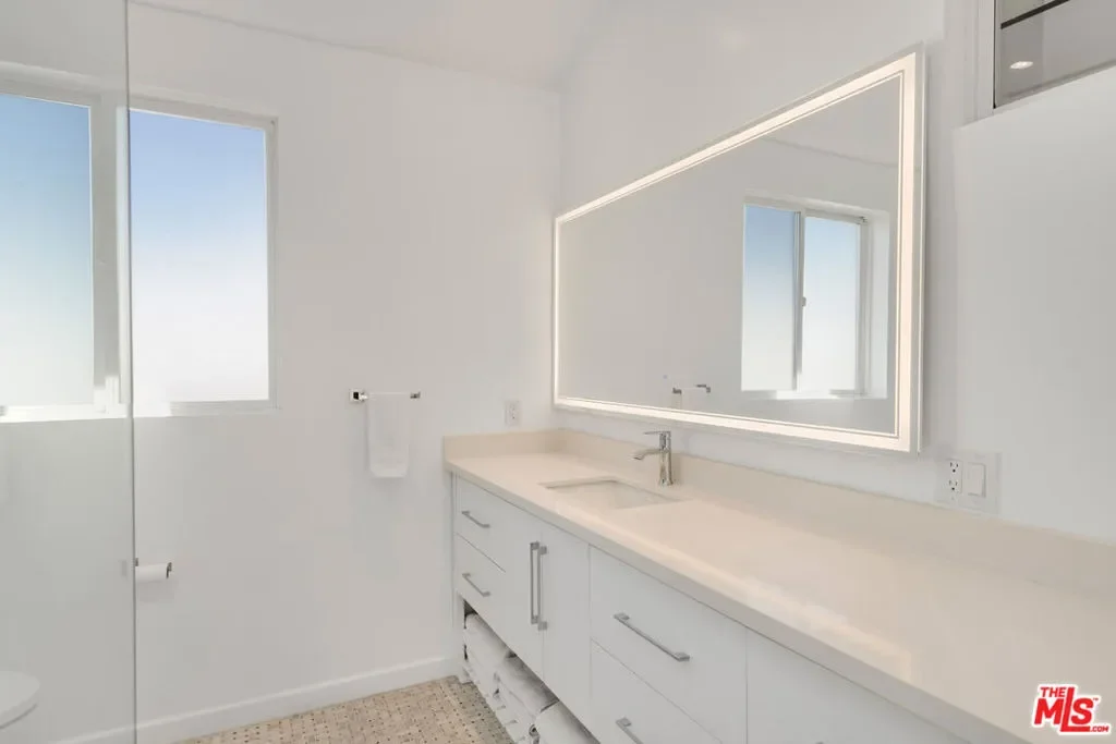 633 Santa Clara Avenue, Los Angeles, California, United States. - Photo 17