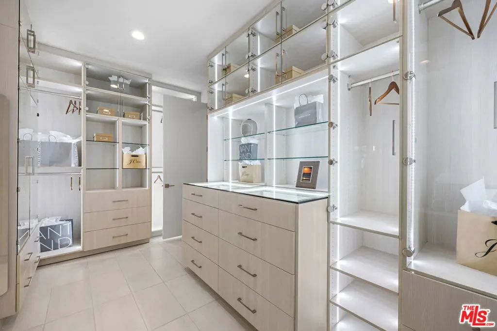 20378 W Marlow Lane, Los Angeles, California, United States. - Photo 14