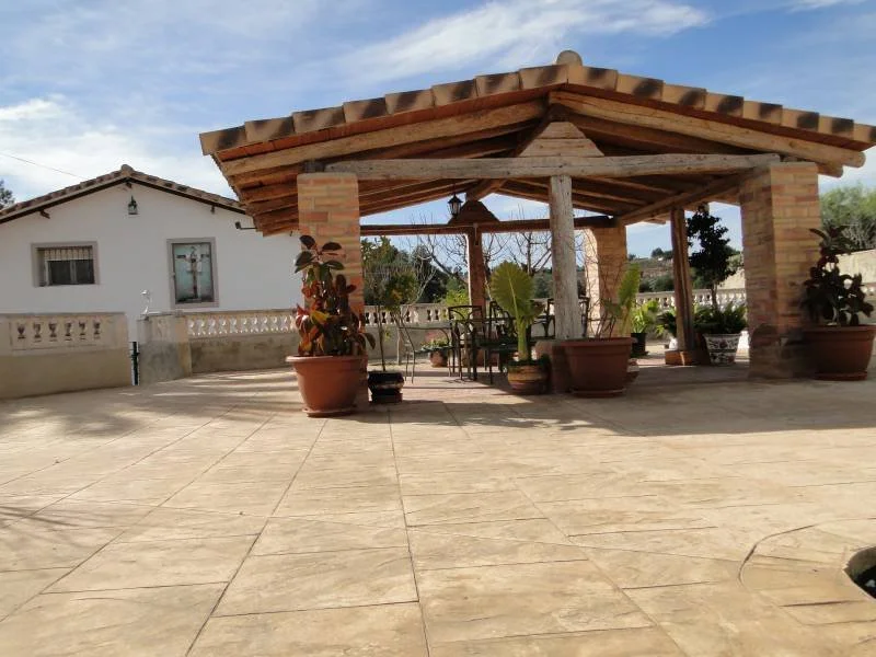 Exterior photo 2