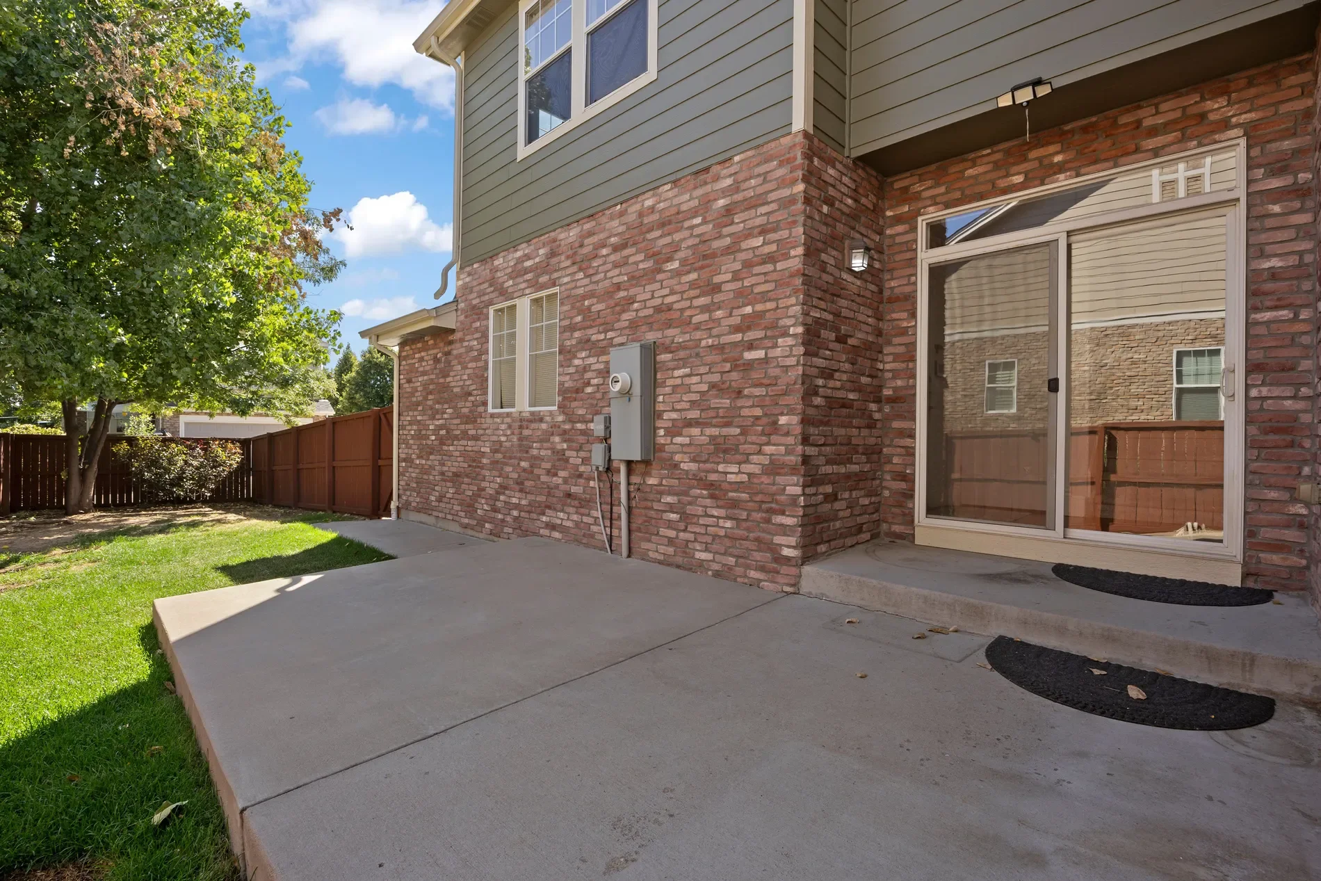 Exterior photo 6