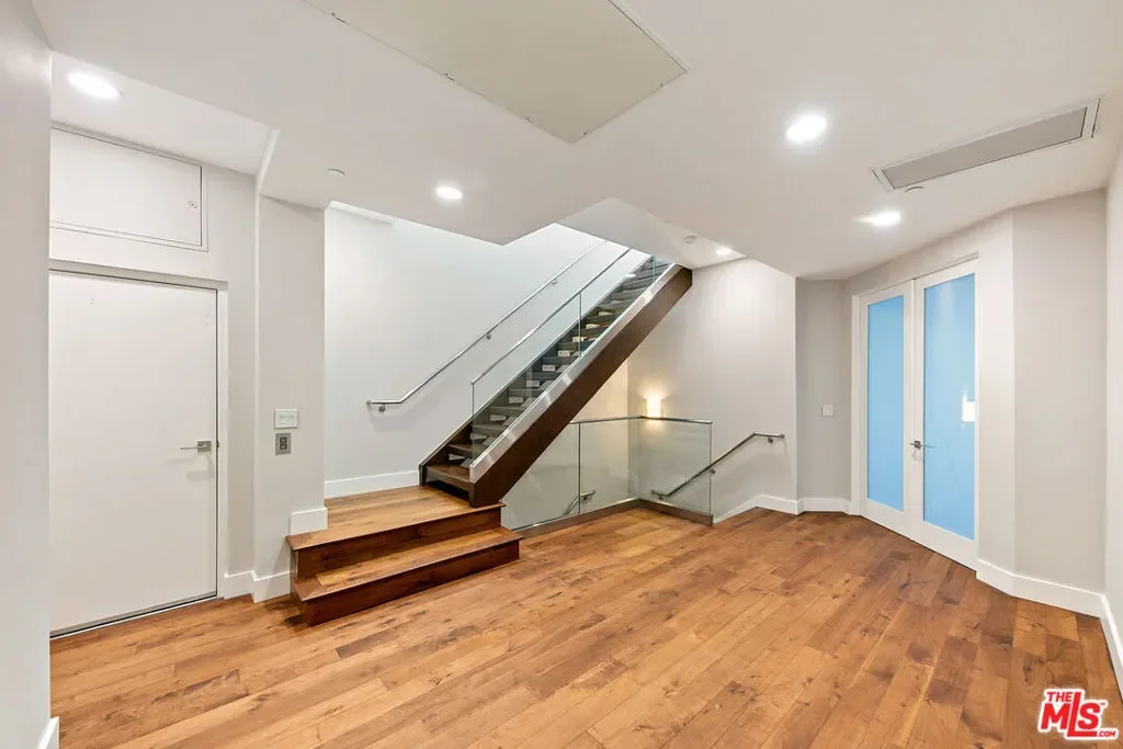 22065 Pacific Coast Highway 7, Malibu, California, United States. - Photo 21