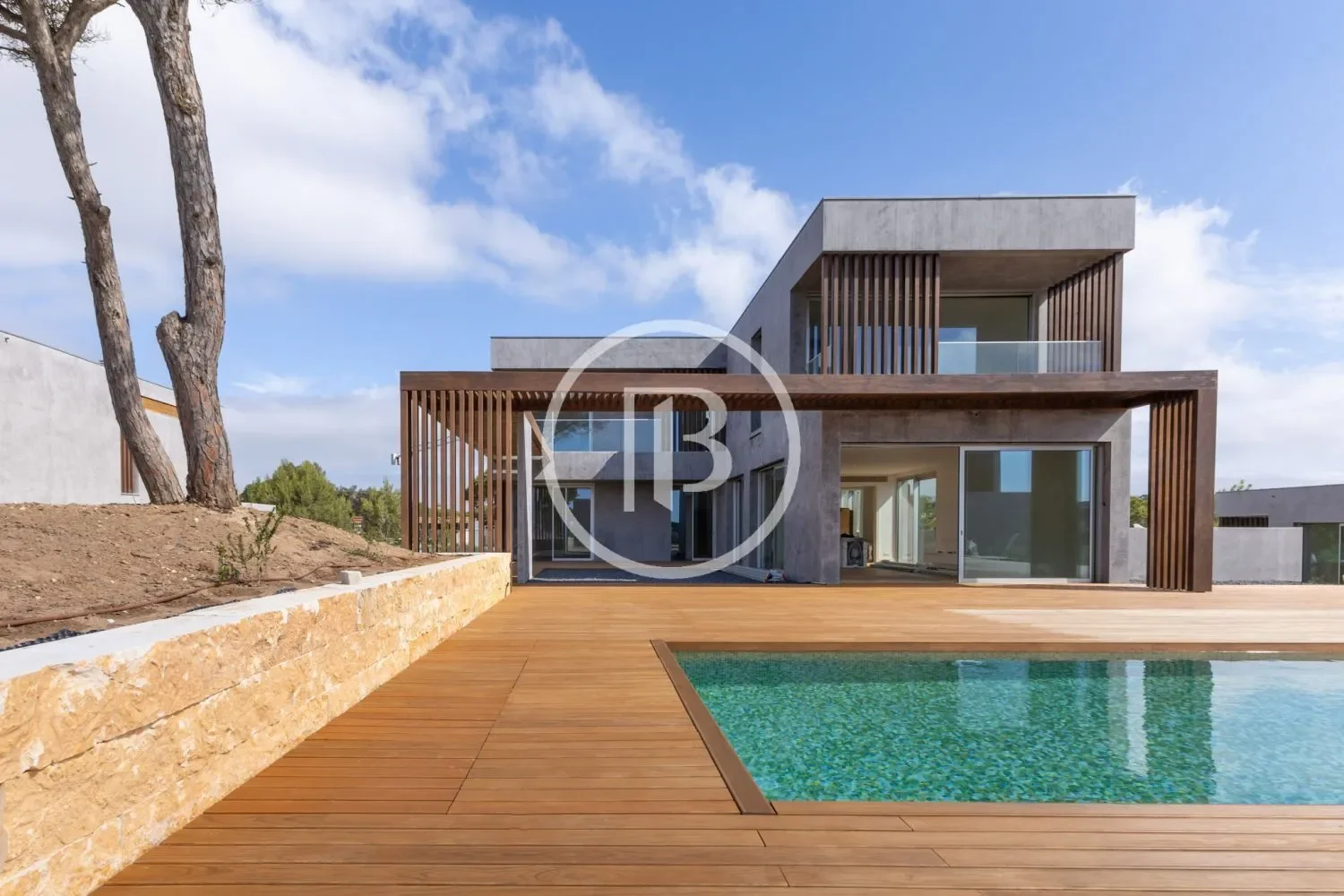 Exterior photo 4