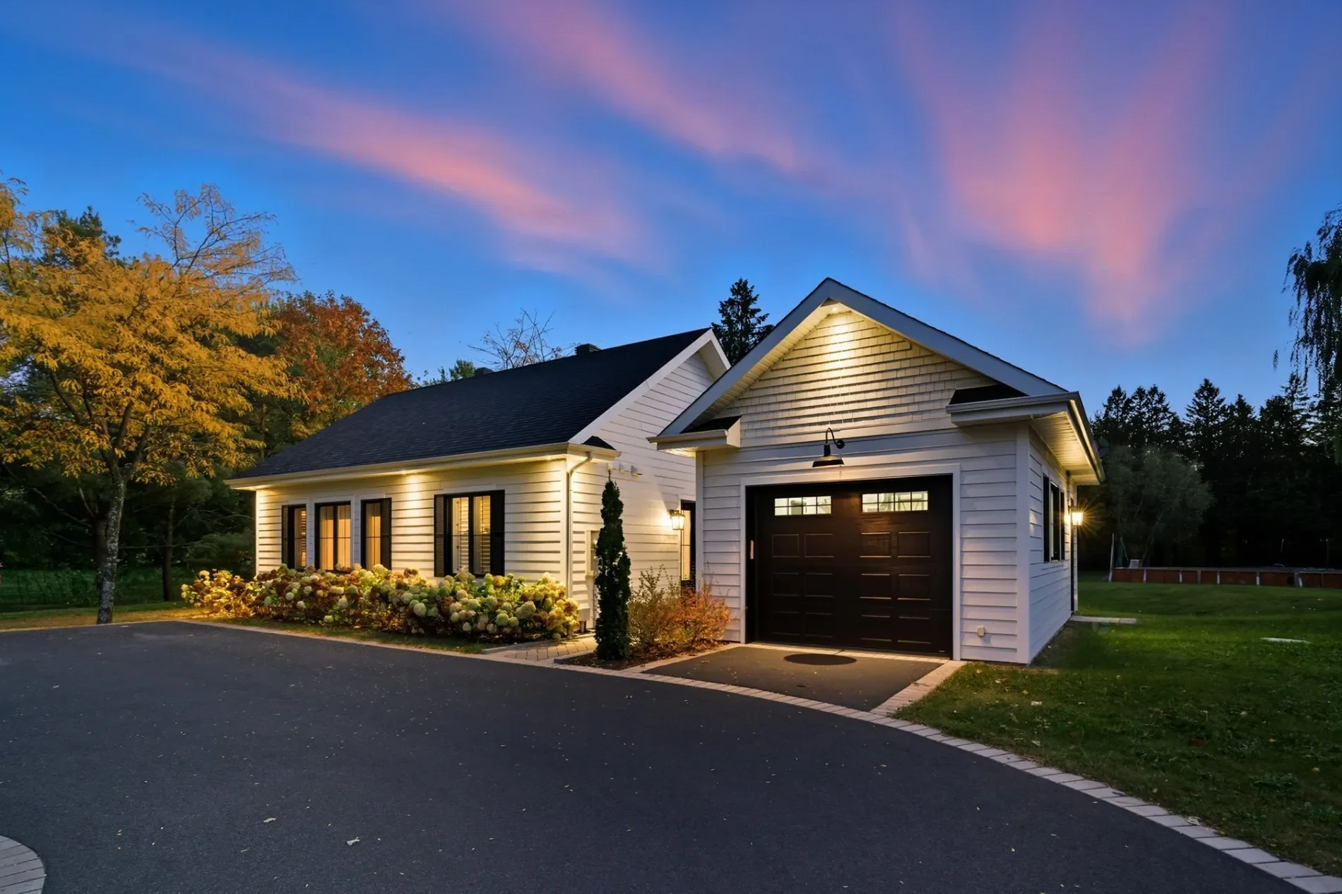 Exterior photo 5
