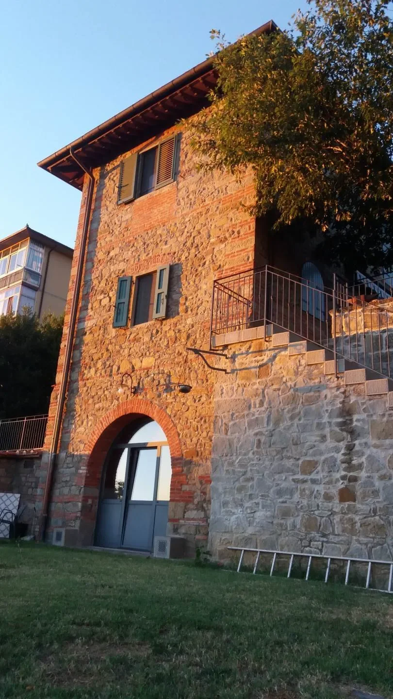 Exterior photo 4