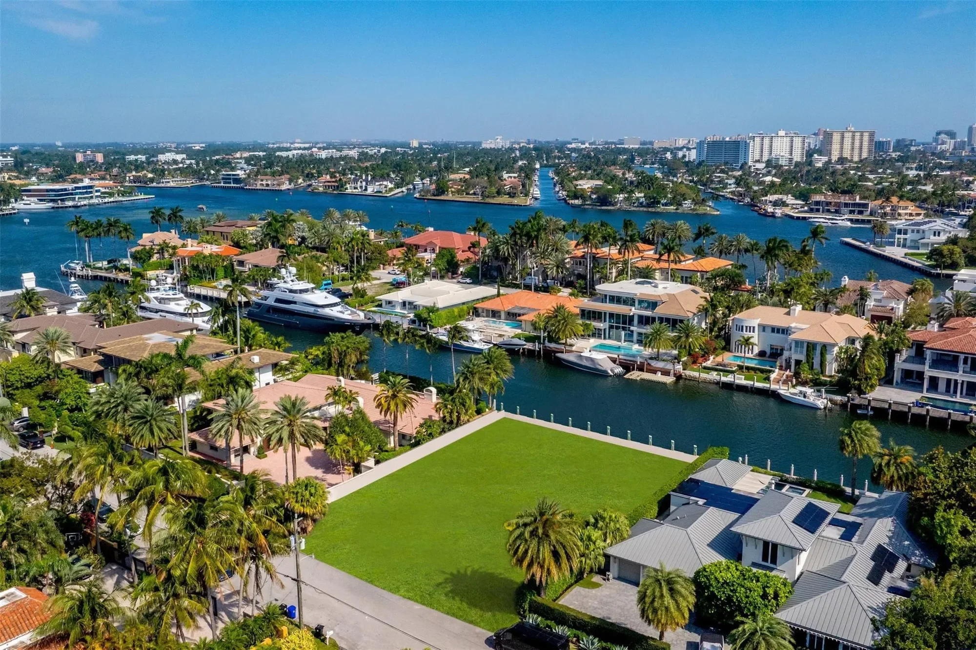 2455 Del Lago Dr, Fort Lauderdale, Florida, United States. - Photo 2