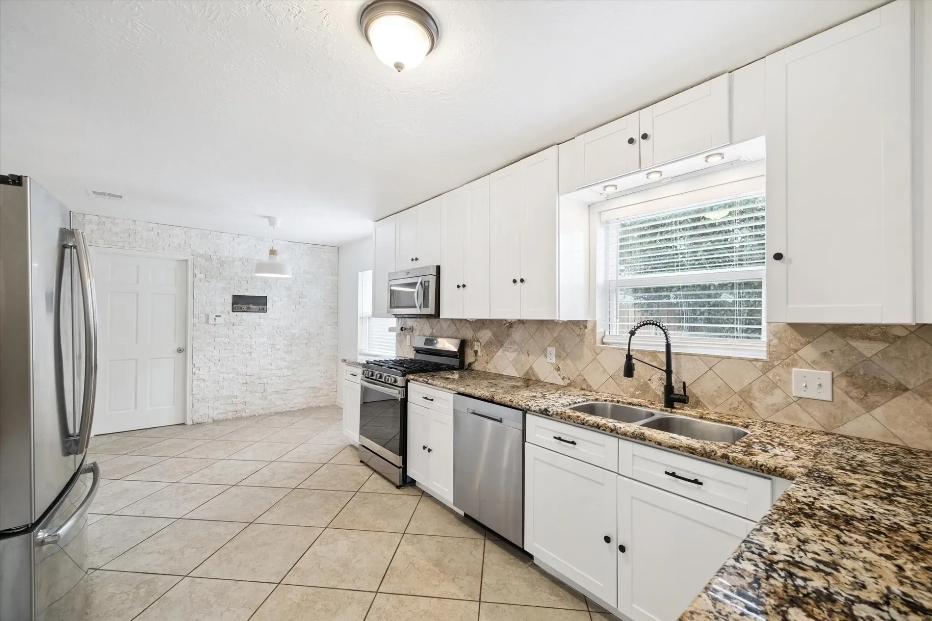 10211 Olympia Drive, Houston, TX 77042, Houston, Texas, United States. - Photo 10