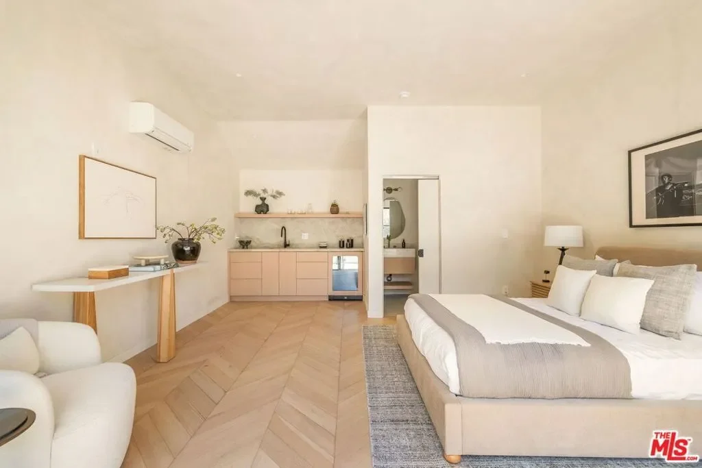 8353 Sunset View Drive, Los Angeles, California, United States. - Photo 27