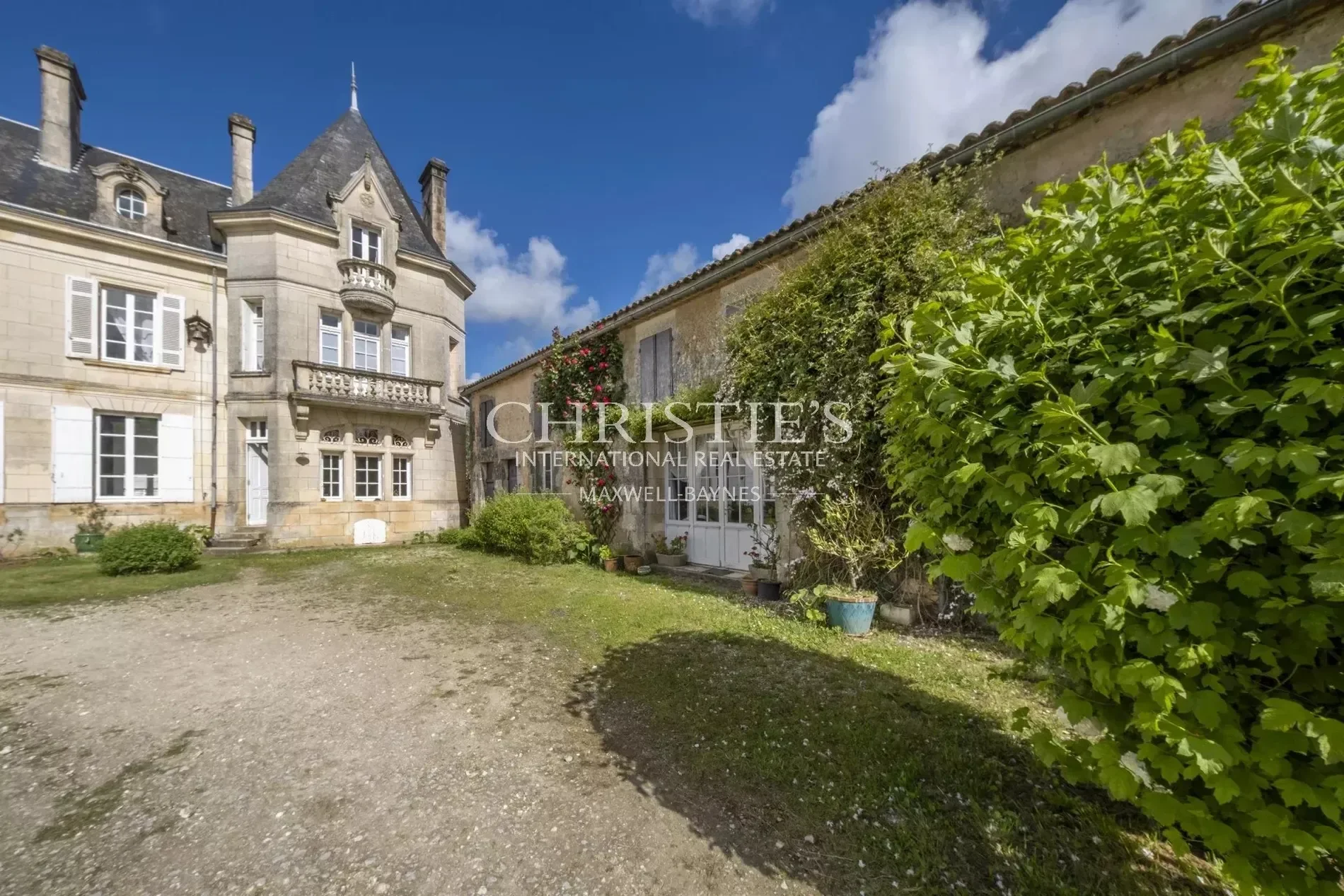 Exterior photo 7
