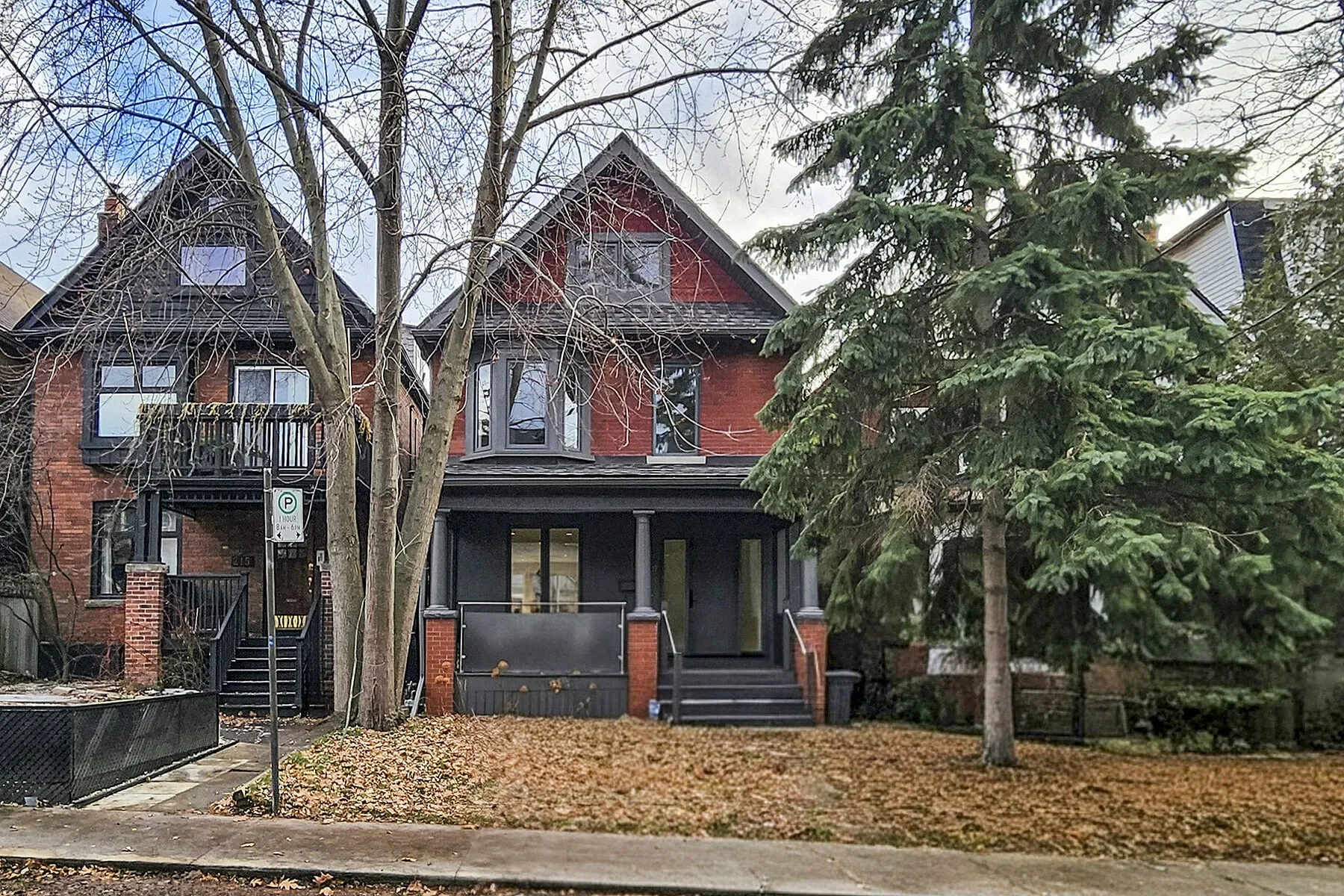 Exterior photo 2
