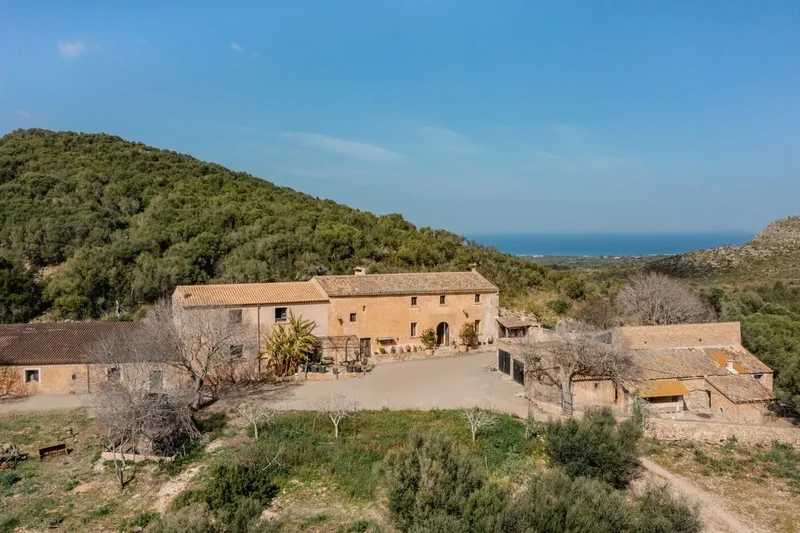 Historical, refurbished country estate with sea views near Arta