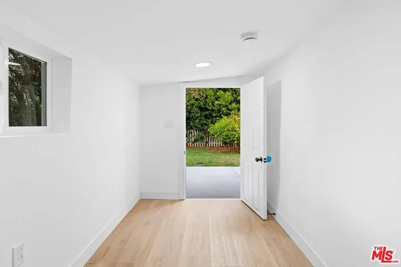 2909 8th Avenue, Los Angeles, California, United States. - Photo 26
