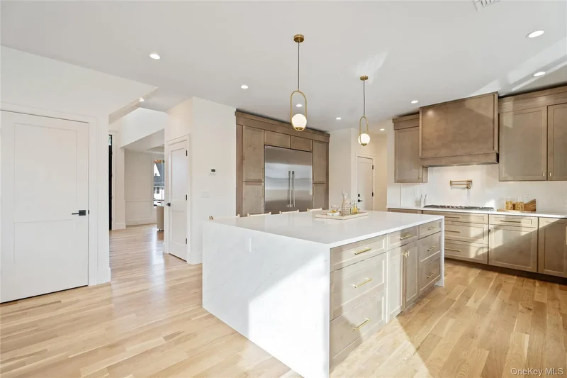81 Bayview Avenue, Massapequa, New York, United States. - Photo 15