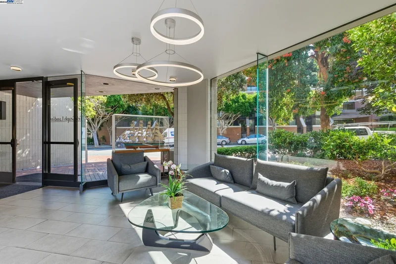 156 Lombard St, San Francisco, California, United States. - Photo 13