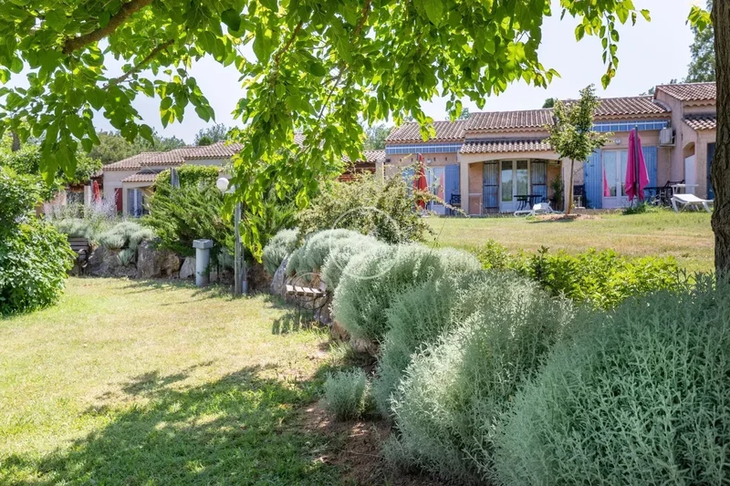 Magnificent 3-hectare hotel-gîte-restaurant estate in the Pays de Fayence region