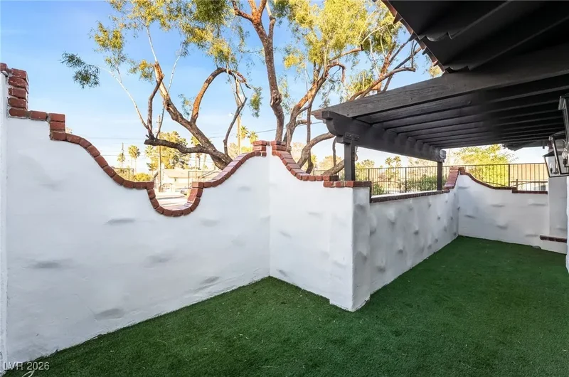 6465 Edna Avenue, Las Vegas, Nevada, United States. - Photo 58