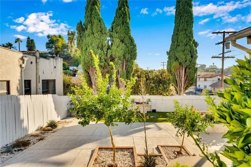 1925 Berkeley, Echo Park, CA 90026, Los Angeles, California, United States. - Photo 24
