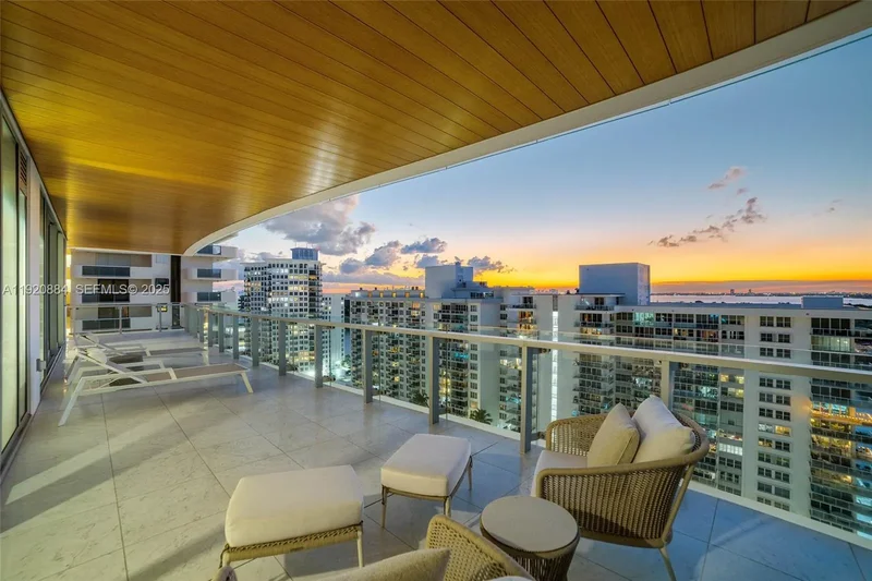 5775 Collins Ave, Miami Beach, Florida, United States. - Photo 13