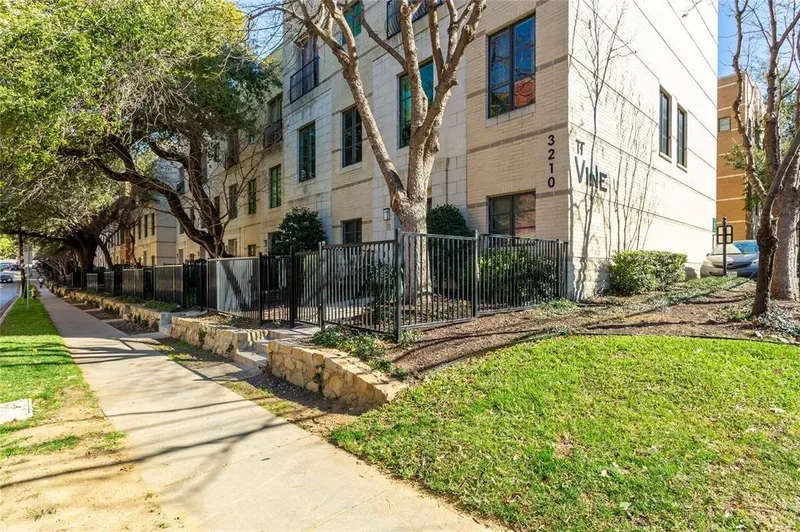 3210 CARLISLE Street 36, Dallas, Texas, United States. - Photo 4