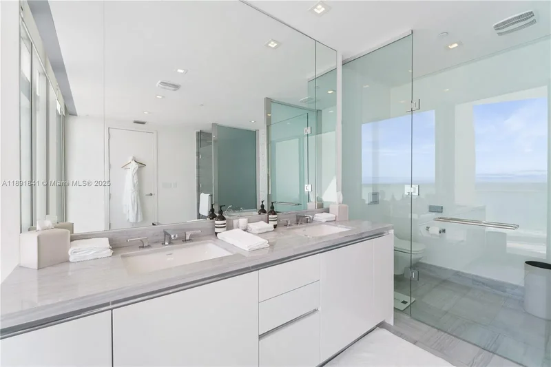 16901 Collins Ave, Golden Beach, Florida, United States. - Photo 20