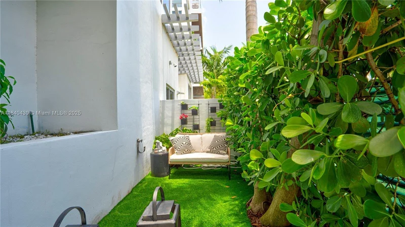 545 SW 11th St 105, Miami, Florida, United States. - Photo 4