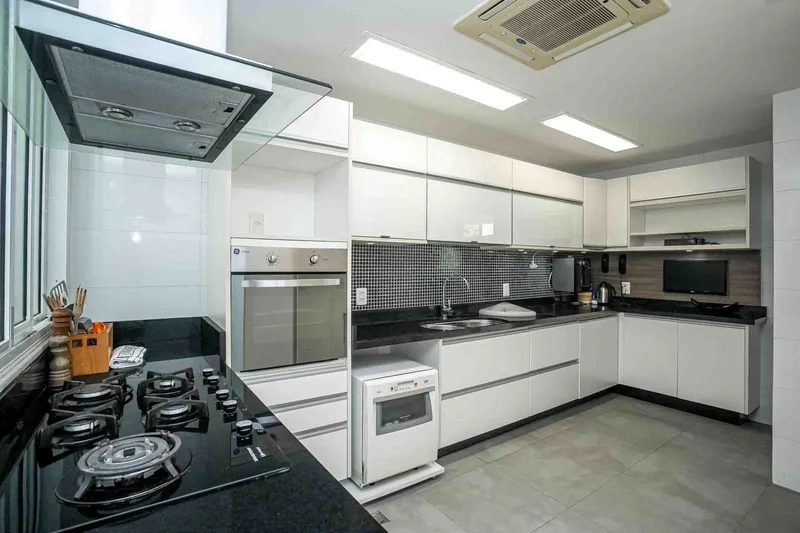 Renovated Apartment With Spacious Layout Near Ipanema Beach