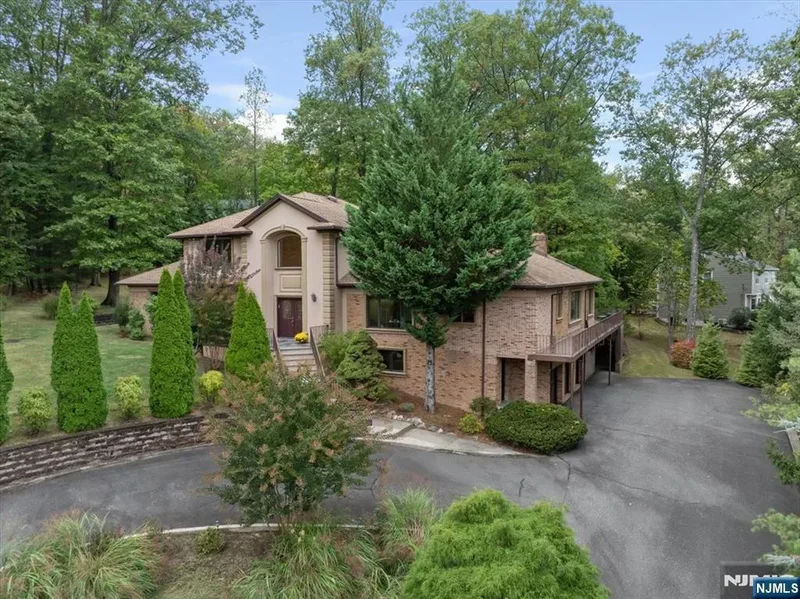 61 Overlook Drive, Woodcliff Lake, NJ 07677, Woodcliff Lake, New Jersey, United States. - Photo 29