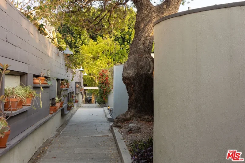 2845 1/2 Avenel Street, Los Angeles, California, United States. - Photo 23