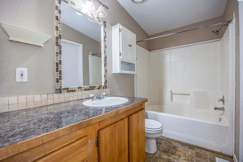 11816 W Acord Road, Benton City, WA 99320, Benton City, Washington, United States. - Photo 32