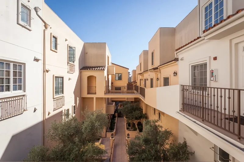 851 North San Vicente Boulevard 308, West Hollywood, CA 90069, Los Angeles, California, United States. - Photo 11