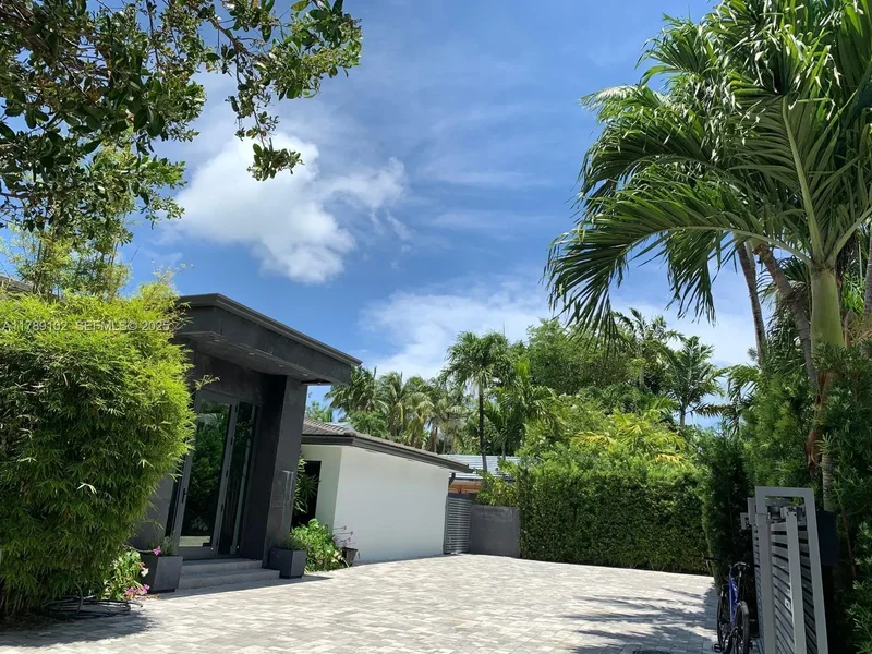 635 Curtiswood Dr, Key Biscayne, Florida, United States. - Photo 3