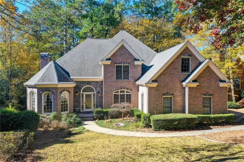 Single Family Residence in Alpharetta
