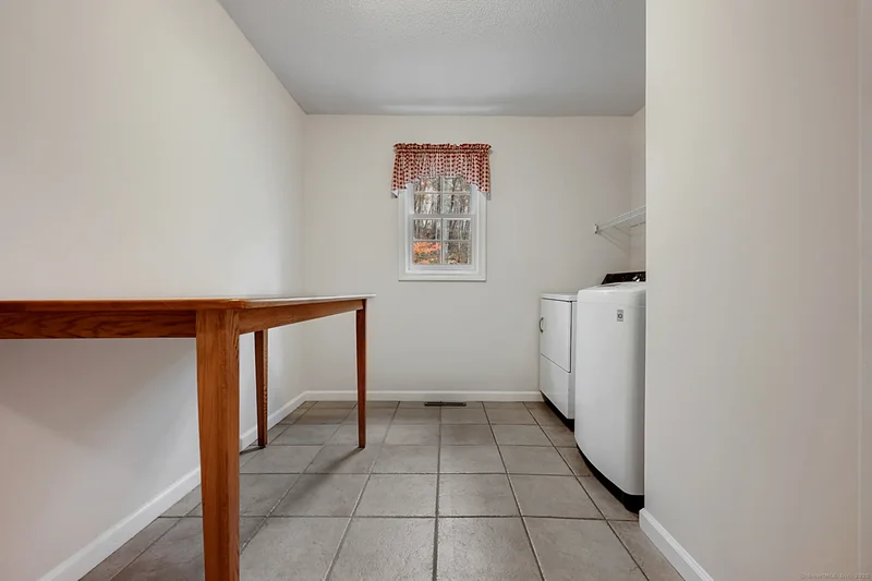 8 Briar Cliff, Burlington, Connecticut, United States. - Photo 16
