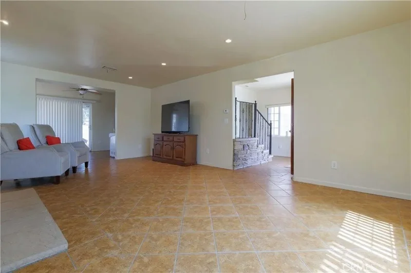 9408 Poplar Avenue, Fontana, California, United States. - Photo 29