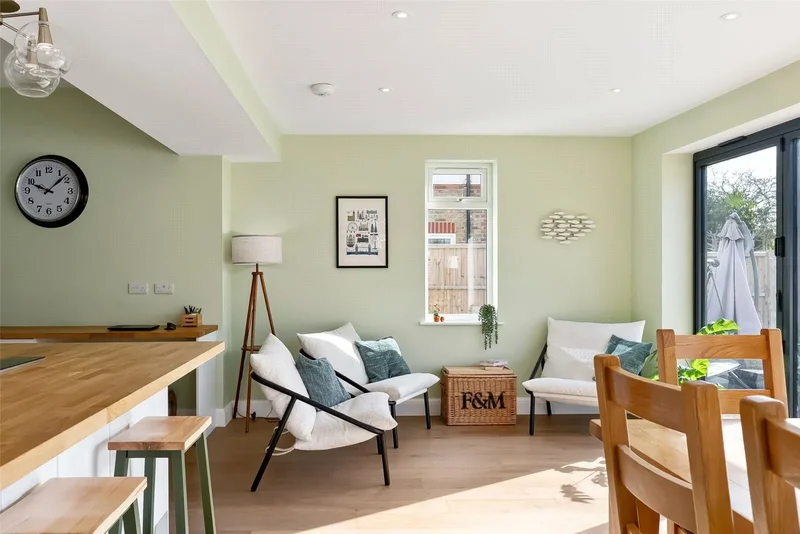 Courtlands Avenue, Hampton, England, United Kingdom. - Photo 12