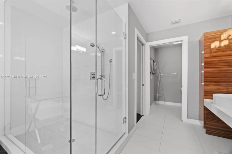 2020 N Bayshore Dr 2508, Miami, Florida, United States. - Photo 9