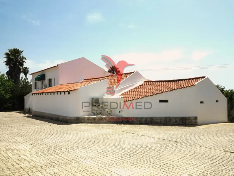Farm 10.080m2 with 411m2 bi-family house and swimming pool