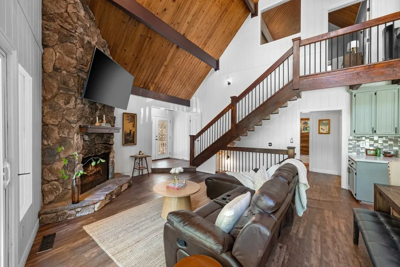 635 Grass Valley Road , Lake Arrowhead, CA 92352, Lake Arrowhead, California, United States. - Photo 6
