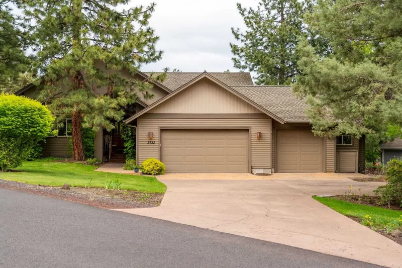 2932 NW Fairway Heights Drive , Bend, OR 97703, Bend, Oregon, United States. - Photo 32