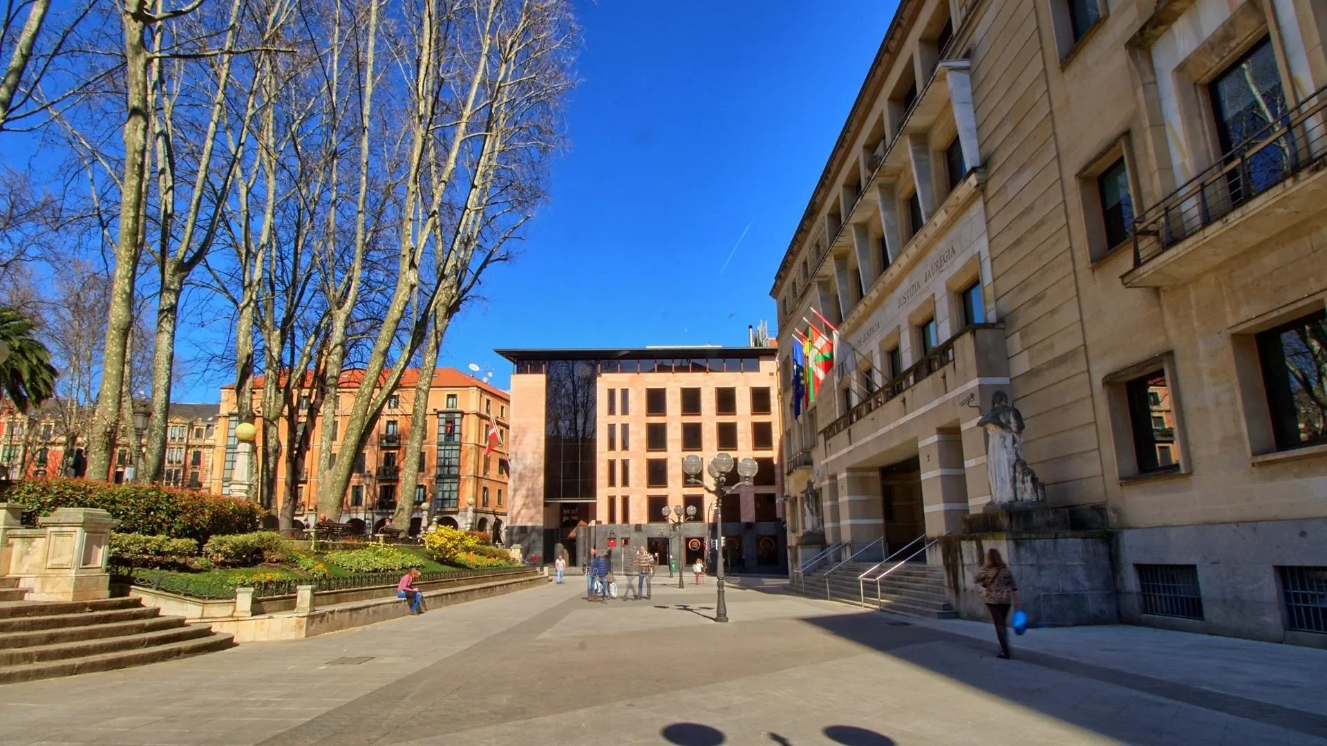 Exterior photo 5