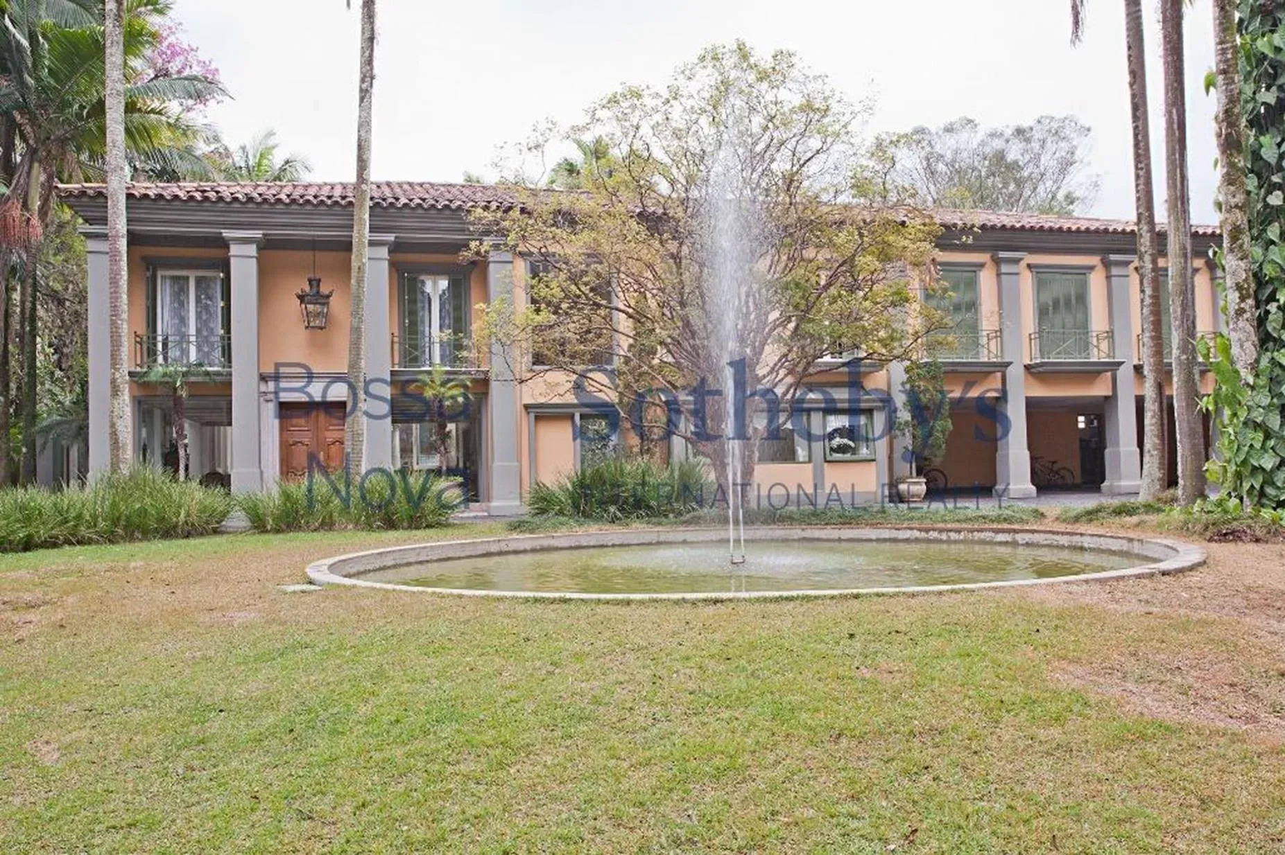 Exterior photo 3